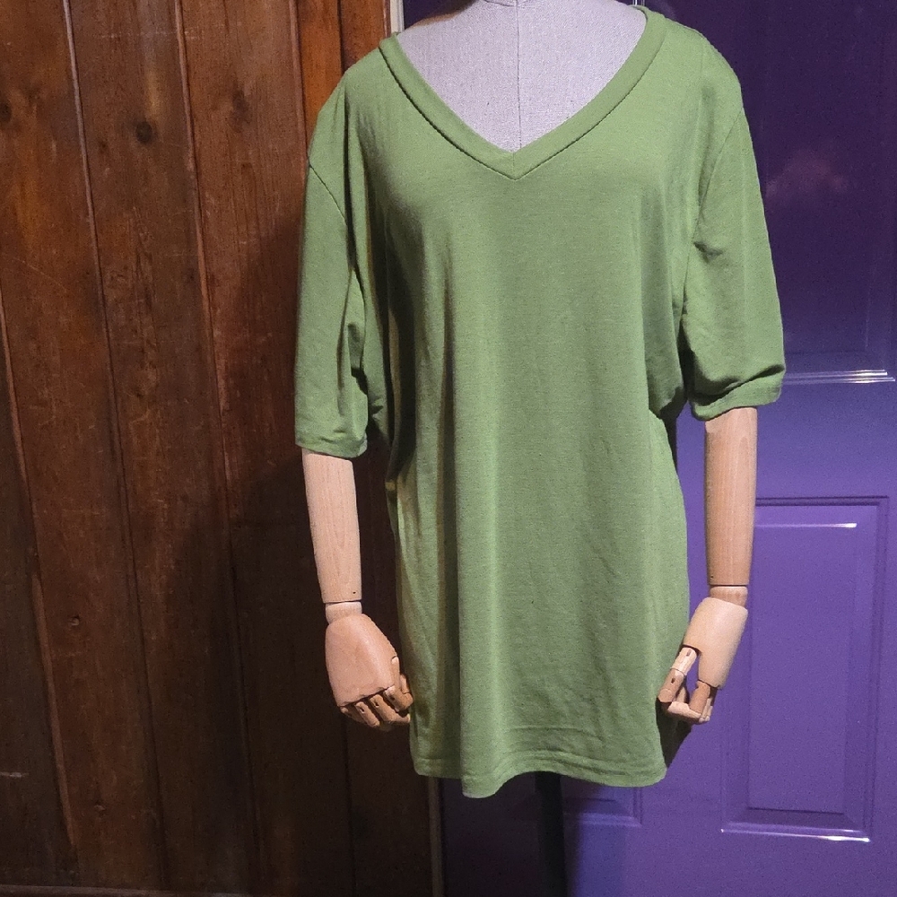 XL Green V Neck Tee Shirt Casual Green Shirt